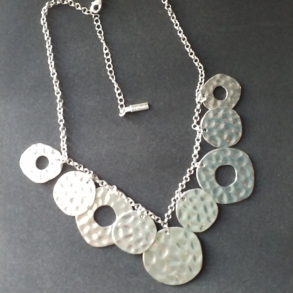 STATEMENT NECKLACE Daisy Fuentes